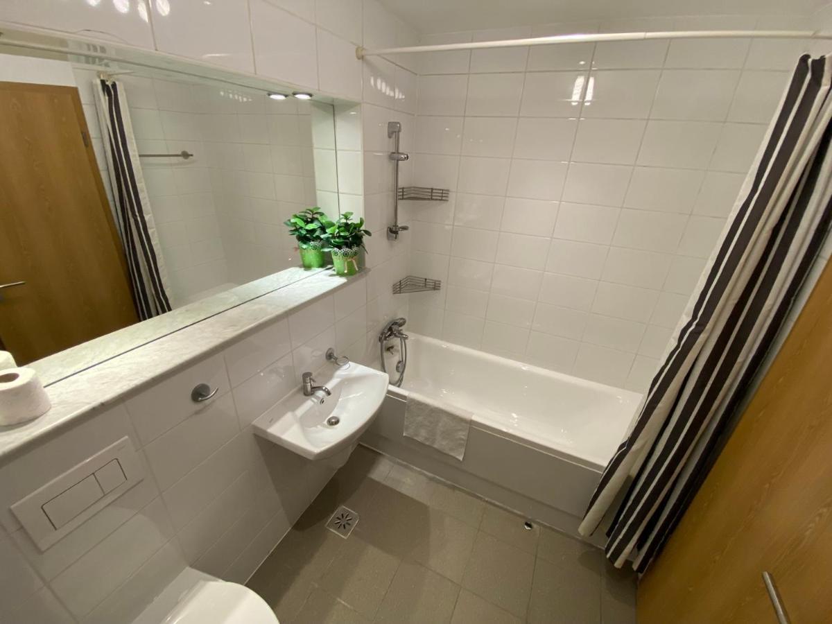 Green Apartment 214 With Private Parking Бухарест Екстер'єр фото